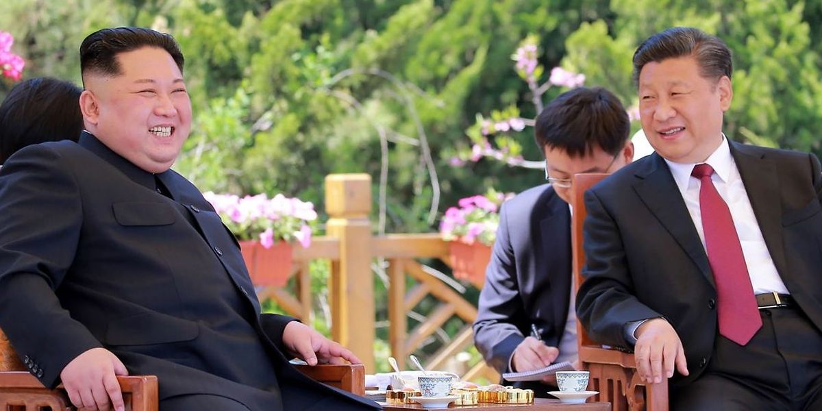 Kim und Xi setzten ihre neue Freundschaft vor Reportern in Dalian demonstrativ in Szene.