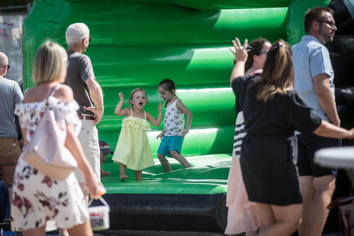 Nicht jeder hat schon mal das Weinfest in Stadtbredimus bei Tageslicht gesehen. Am Sonntagnachmittag war aber auch einiges hier los. 