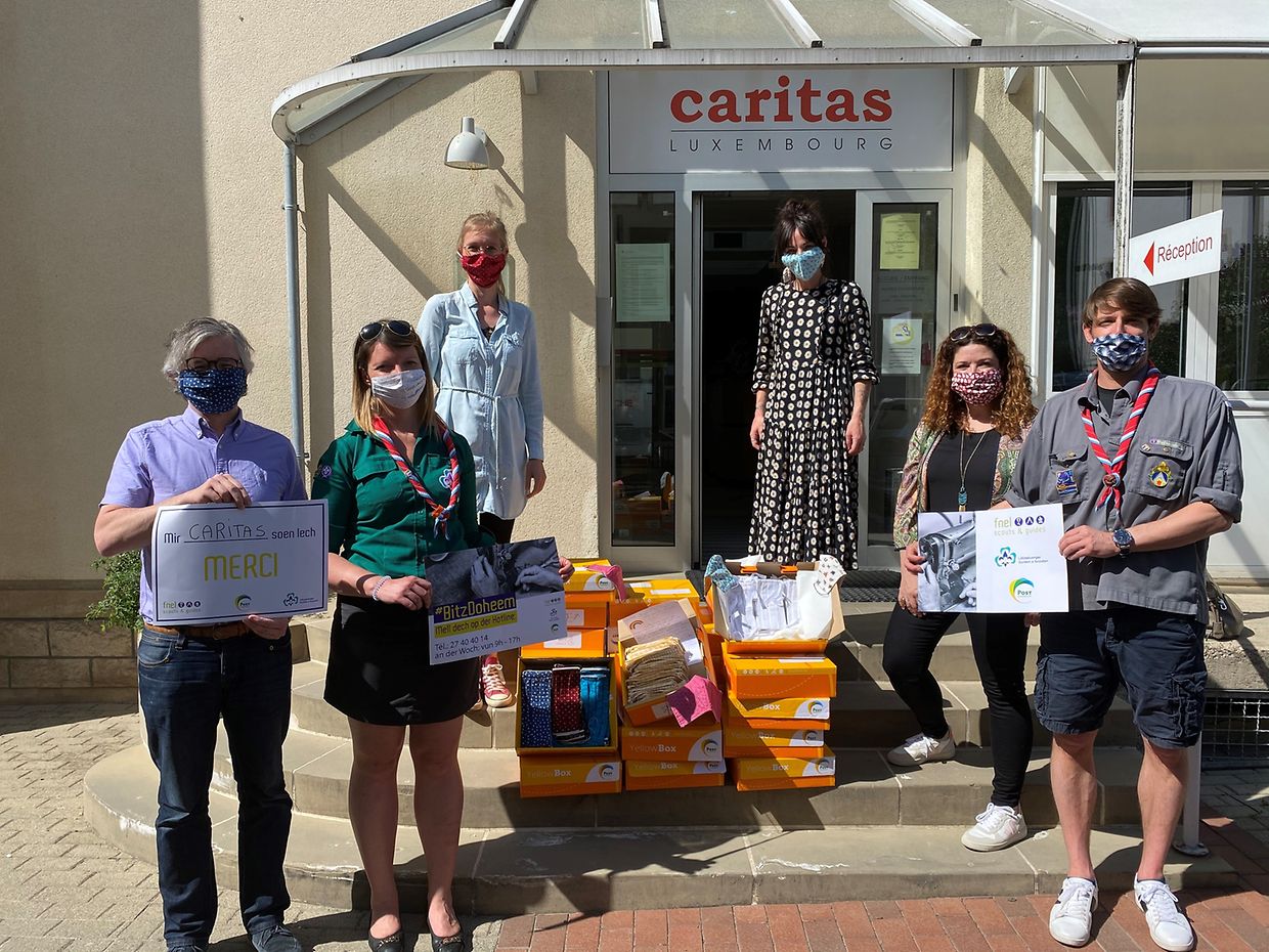 Maskenübergabe bei der Caritas.