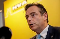 N-VA's Bart De Wever looks on during a press conference of N-VA after they left a Minister's council meeting of the Federal Government regarding the global compact for migration, in Brussels, on December 8, 2018. (Photo by THIERRY ROGE / POOL / AFP) / Belgium OUT