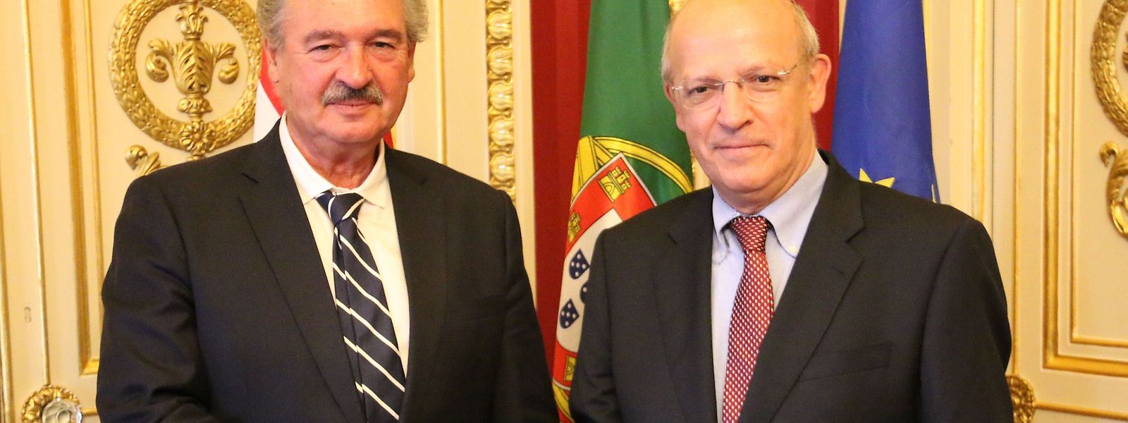 O ministro dos Negócios Estrangeiros do Luxemburgo, Jean Asselborn com o seu homólogo português Augusto Santos Silva