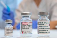 Réservées aux personnels soignants et aux personnes de plus de 75 ans pour le moment, des doses de vaccin ont été inoculées aux membres du conseil d'administration des HRS, en contradiction avec les consignes officielles.