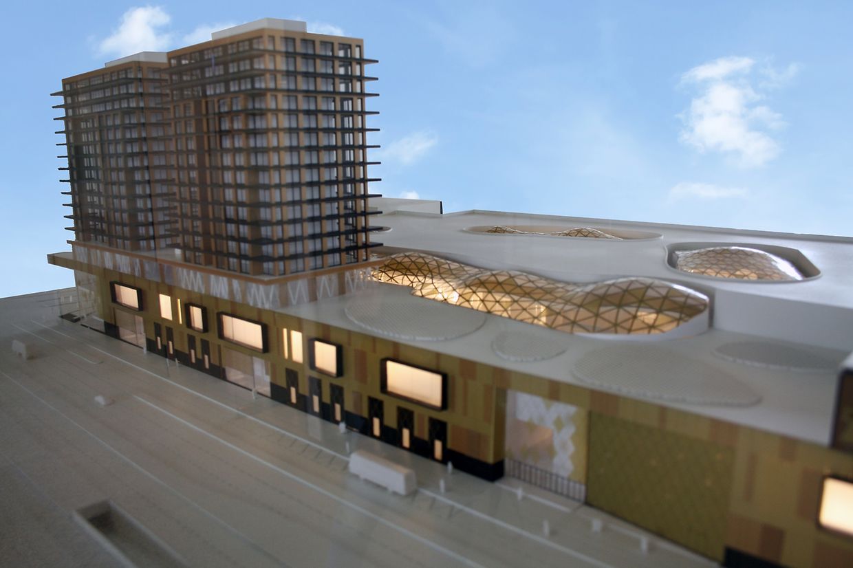 Le bâtiment le long du boulevard Raiffeisen. A l'arrière de cette façade, des quais de déchargement sont prévus.