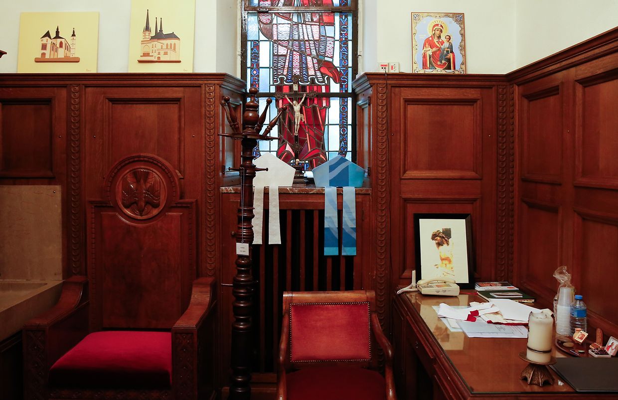  Innerhalb der Sakristei ist eine kleine Tür zu sehen. Dahinter befindet sich ein kleiner Rückzugsraum für den Erzbischof. 