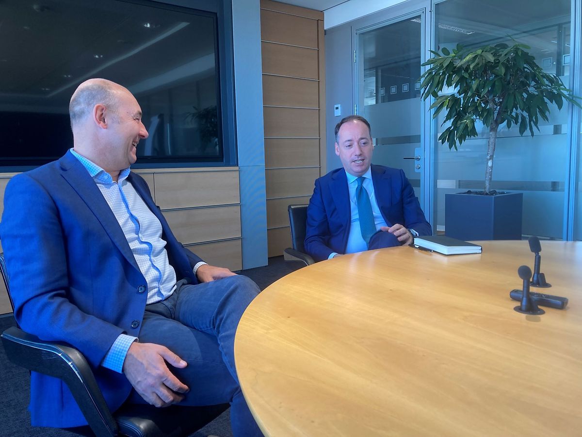 Clearstream CEO Philippe Seyll (left) and Kneip CEO Enrique Sacau (right(