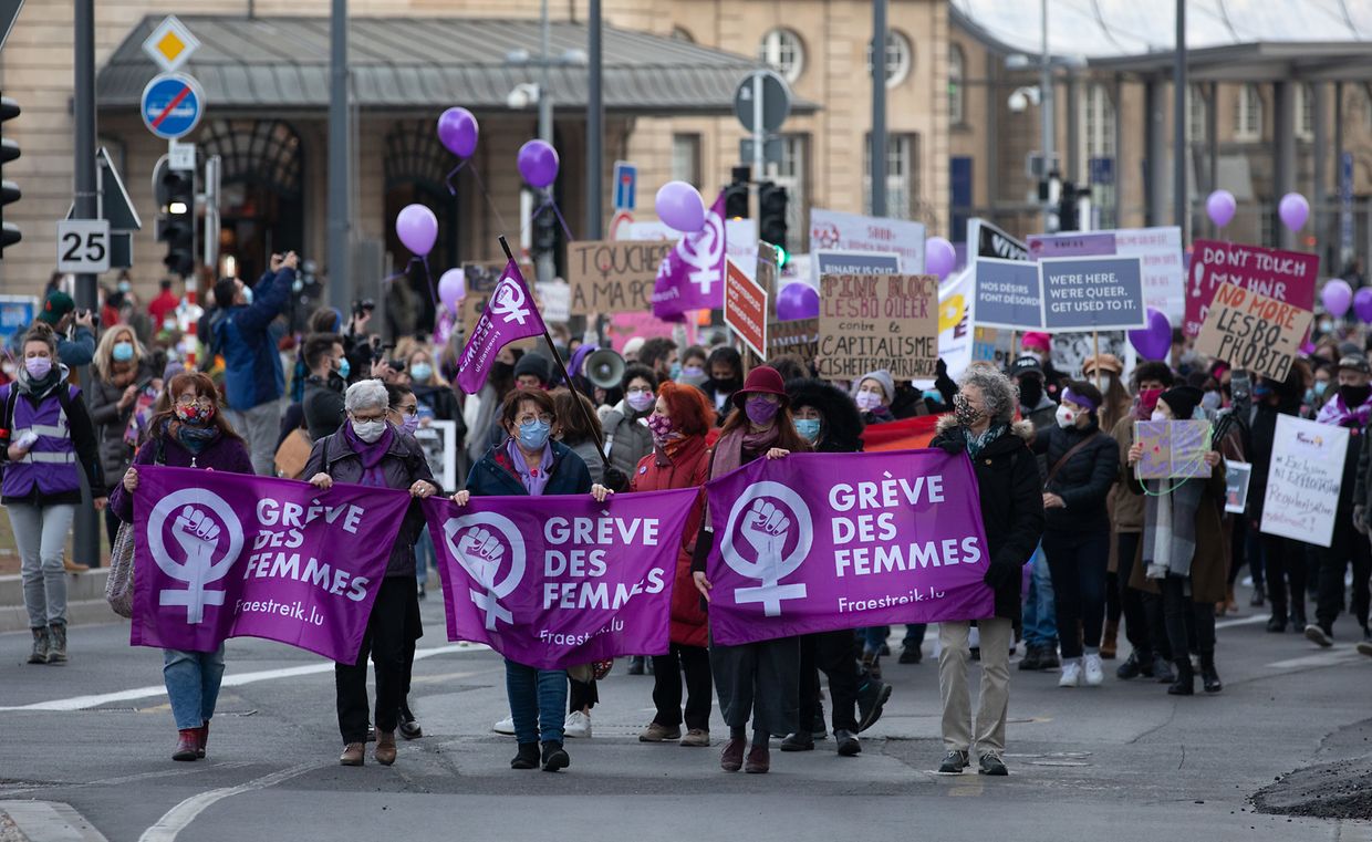 Trotz Pandemie waren auch am 8. März 2021 die Straßen der Hauptstadt wieder gefüllt. Das Tragen einer Maske war dieses Jahr allerdings Pflicht.