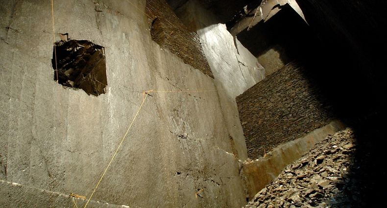 Pour pouvoir être ouvertes toute l'année au public, les chambres d'extractions souterraines devront être mises en conformité et sécurisées par les Sites et Monuments.