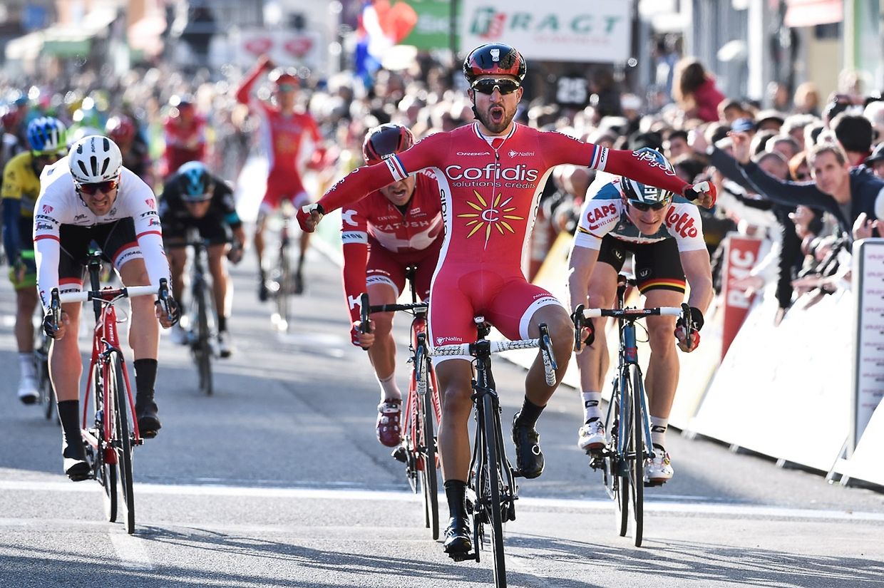 Nacer Bouhanni (F/Cofidis) gewinnt die 4. Etappe von Paris-Nice vor Edward Theuns (B/Trek-Segafredo) und André Greipel (D/Lotto-Soudal