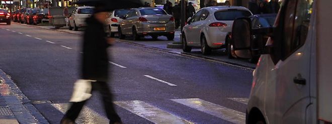 Im Morgengrauen oder in der Abenddämmerung sind Fußgänger besonders gefährdet.