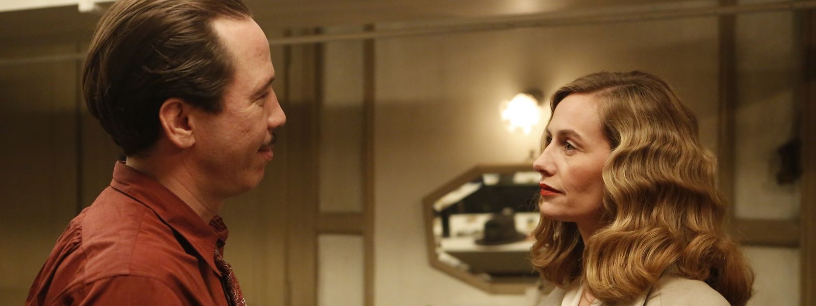 Django, o guitarrista, num dos momentos em que toca violino. 