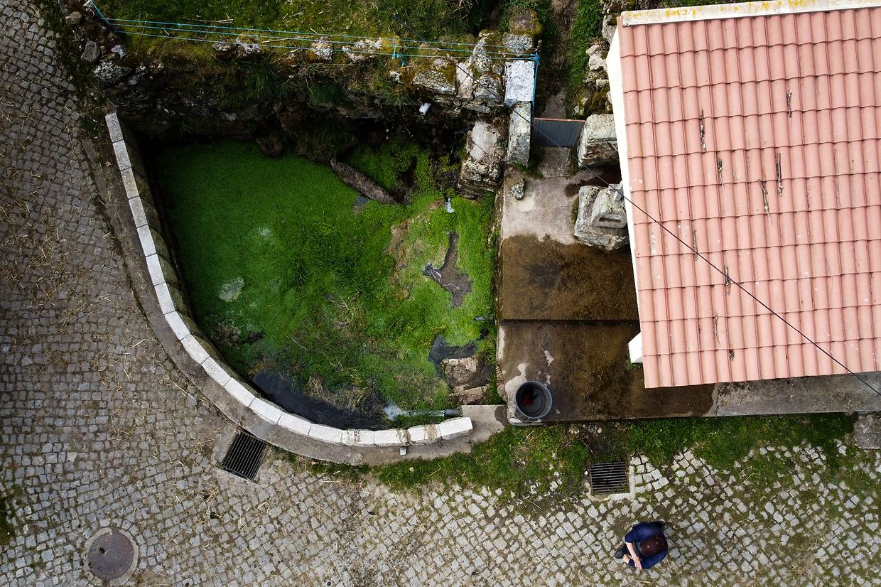 O tanque central da aldeia de Codeçal.
(Rui Oliveira/Contacto)