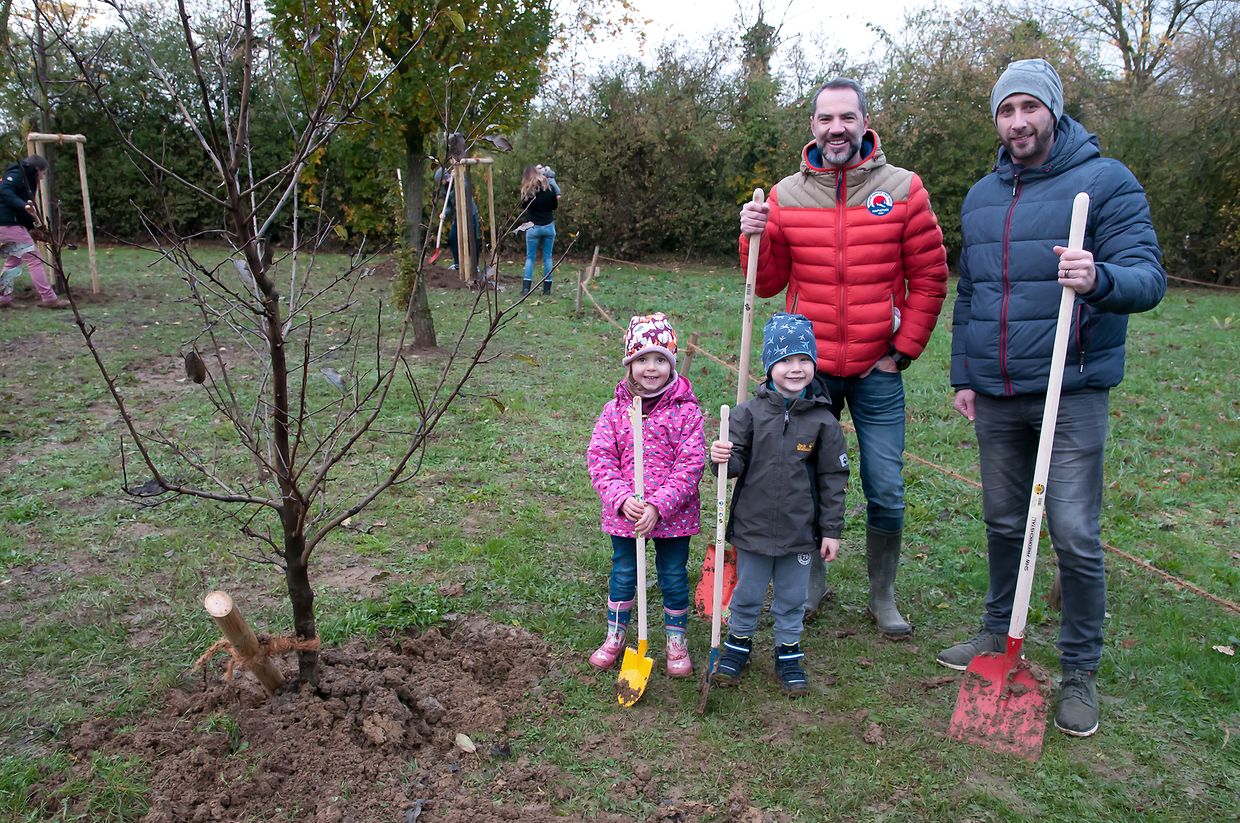 Nationaler Tag des Baumes in der Gemeinde Bettemburg: Einweihung des "Kannerbongert" in Noertzingen sowie das Pflanzen von Bäumen für die Neugeborenen der Gemeinde Bettemburg. (Foto: Alain Piron)