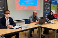 Gilles Everling (Apess), Jules Barthel (SEW) und Vera Dockendorf (SEW) fordern eine grundlegende Diskussion mit allen Schulpartnern und mit Bildungsforschern über die künftige Ausrichtung der öffentlichen Schule in Luxemburg.