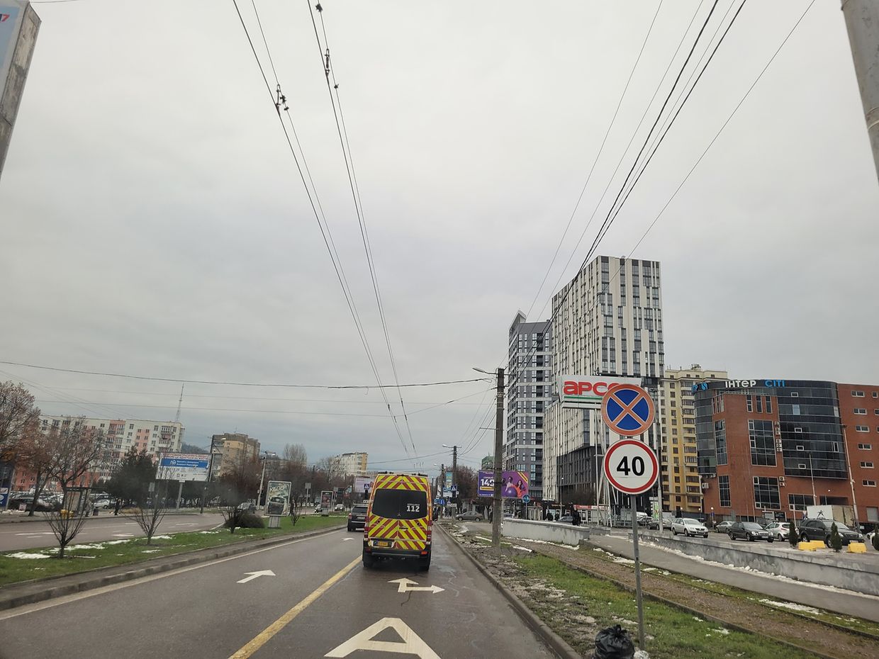 Der Konvoi nähert sich Lviv, der wichtigsten Stadt in der Ostukraine. 