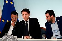 Italiens Vizepremier Luigi di Maio, Premierminister Giuseppe Conte und Innenminister Matteo Salvini (v.l.) verfolgen eine harte Linie im Umgang mit Flüchtlingen und Migranten. 