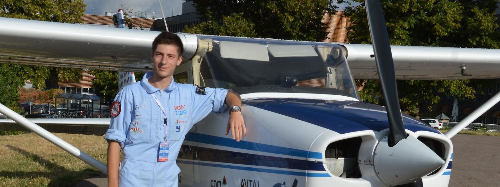 Louis Dengler startete vom Flughafen Findel aus mit der LX-AIW vom Typ Piper nach Frankreich. Der 19-jährige Abiturient wird ab Herbst eine  Pilotenschule in Deutschland besuchen.