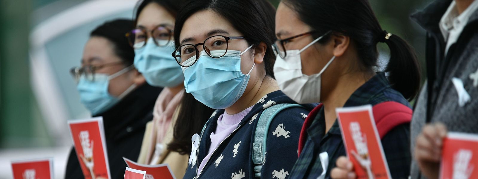 A Hong Kong, certains personnels soignants se sont mis en grève, réclamant plus de mesures de protection.