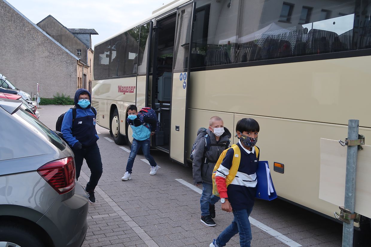 Nach zweieinhalb Monaten kehrten rund 100 Schulkinder in Feulen wieder zurück in ihren Klassensaal.