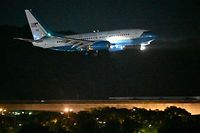 A US military aircraft with US House Speaker Nancy Pelosi on board prepares to land at Sungshan Airport in Taipei on August 2, 2022. - Pelosi landed in Taiwan on August 2 evening, defying days of increasingly stark warnings from China that have sent tensions between the world's two superpowers soaring. (Photo by Sam Yeh / AFP)