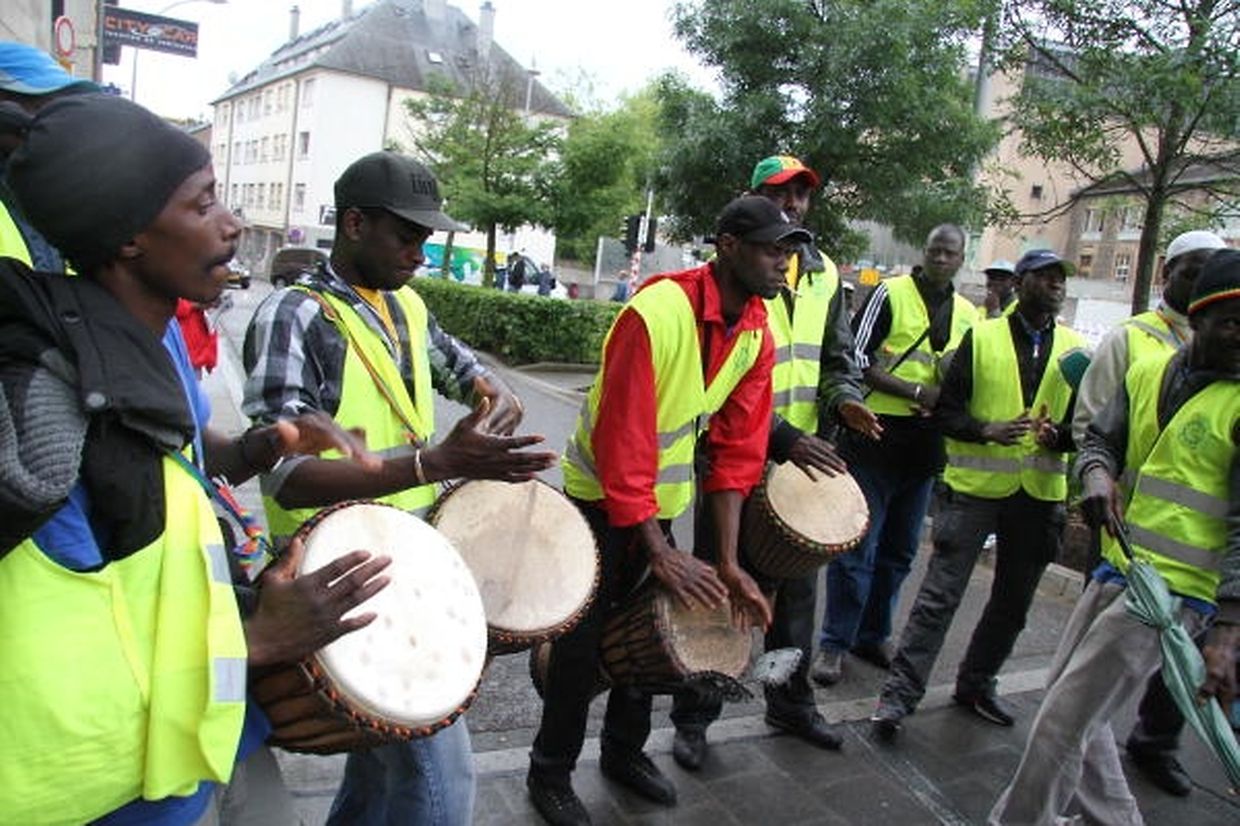 Bonne humeur, ambiance musicale et rythmes africains accompagnent les marcheurs tout au long de leur périple en Europe.