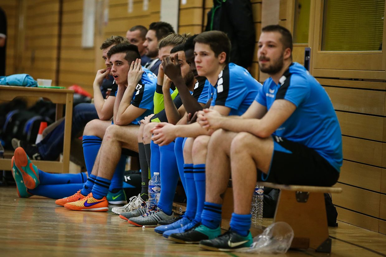 Einige Mannschaften hatten üppig besetzte Ersatzbanken zu bieten.