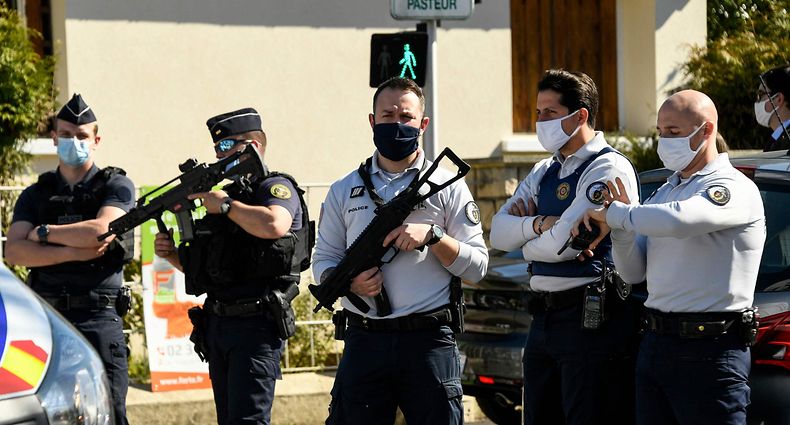 French police officials block off a street near a police station in Rambouillet, south-west of Paris, on April 23, 2021, after a woman was stabbed to death. - A female police employee was stabbed to death by a Tunisian man at a police station southwest of Paris on Friday, the local prosecutor's office and a police source told AFP. The attacker was fatally wounded when an officer opened fire on him at the station in Rambouillet, a wealthy commuter town about 60 kilometres from Paris, a police source told AFP. (Photo by Bertrand GUAY / AFP)