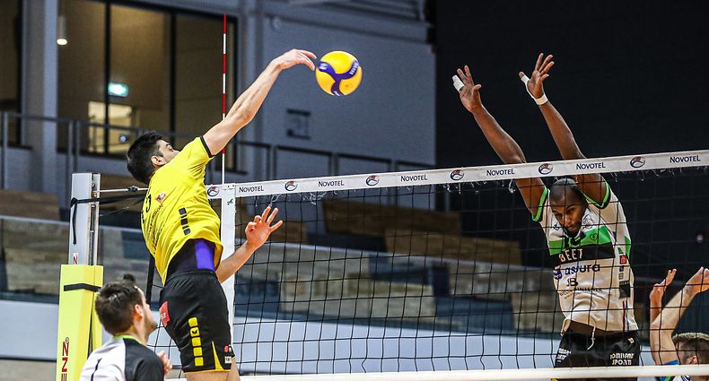 Mateja Gajin (15 Strassen) Delgado Valdir (20 Esch)
volleyball - novotel ligue - Strassen - Esch - 17/04/2021 - Hall sportif Strassen

foto : Vincent lescaut