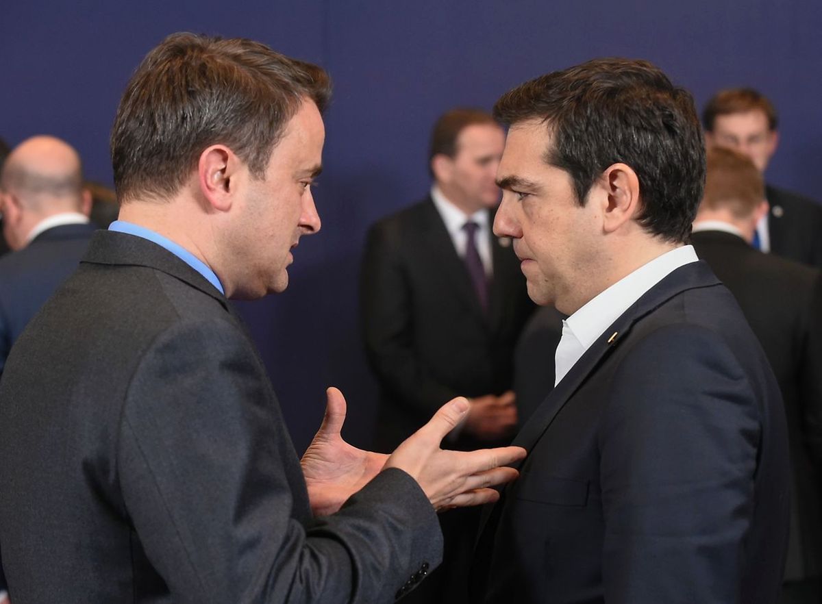 Xavier Bettel im Gespräch mit seinem griechischen Amtskollegen Alexis Tsipras.