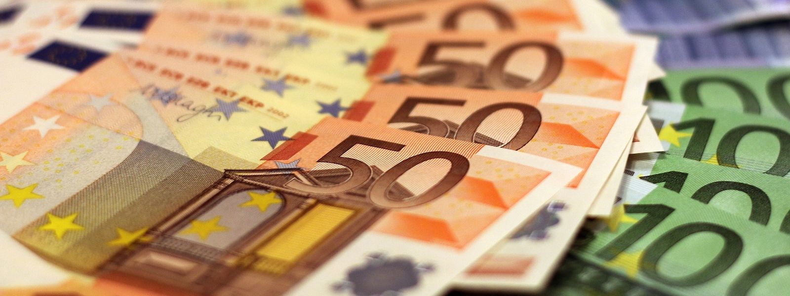 Dentro da mala que Victor encontrou estavam 11 mil euros, em notas de 50 euros, divididos por envelopes. 