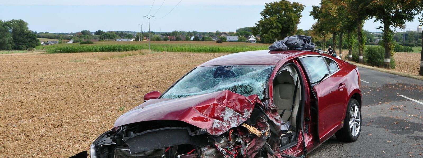 Der 79-jährige Fahrer wurde im Auto eingeklemmt. 