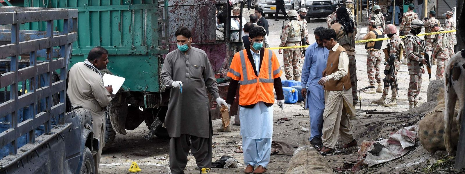 Eine Gruppe der pakistanischen Taliban bekannten sich zu dem Anschlag.