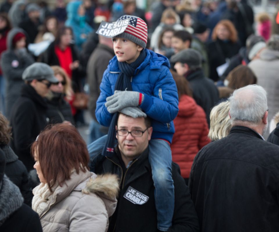 Manifestation Charlie Hebdo, place de la constitution,Gelle Fra.