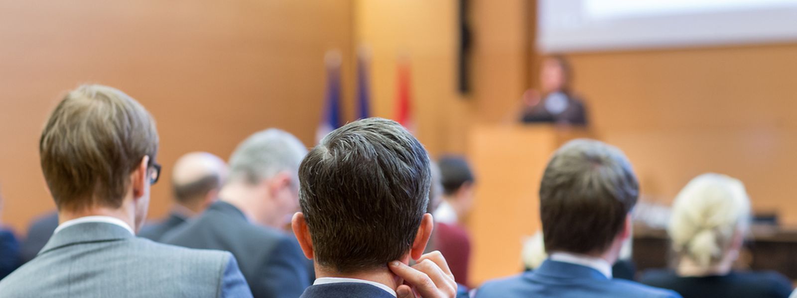 Avocats et banquiers commencent à se creuser les méninges sur le cas russe. Mais ils n'en font pas une montagne.