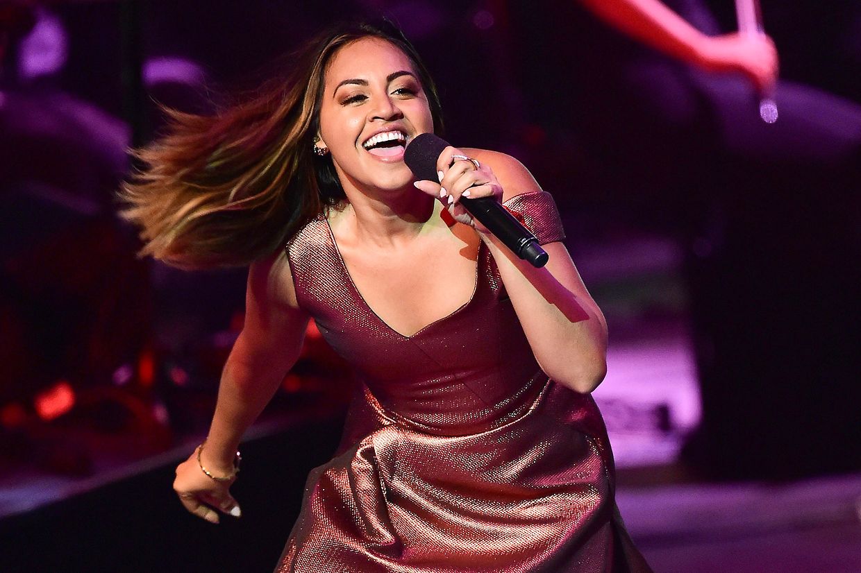 ARCHIV - 12.02.2015, Australien, Melbourne: Die australische Sängerin Jessica Mauboy singt beim ICC Cricket World Cup. Mauboy wird beim Eurovision Song Contest (ESC) in Lissabon für Australien auftreten. (zu dpa "Australiens Star in Lissabon: «ESC ist wie der Mount Everest" vom 09.05.2018) Foto: Julian Smith/AAP/dpa +++ dpa-Bildfunk +++