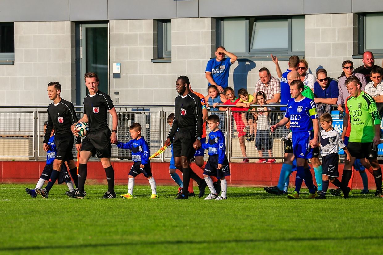 Lintgen - Lorentzweiler 4-1- Le trio arbitral de ce match au sommet: Jeremy Muller, Mike Van der Goot et Armando Mendes.