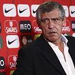 Fernando Santos, selecionador nacional de futebol, fala aos jornalistas durante a confer�ncia de imprensa para divulga��o da lista de convocados como selecionador portugu�s, para o particular frente a Fran�a, a 11 de outubro, e o embate tr�s dias depois com a Dinamarca, de qualifica��o para o Euro2016 de futebol, LIsboa, 03 de outubro de 2014. ANT�NIO COTRIM/LUSA