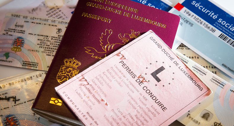 Carte d'identité ,Passeports,permis de conduire.Foto:Gerry Huberty