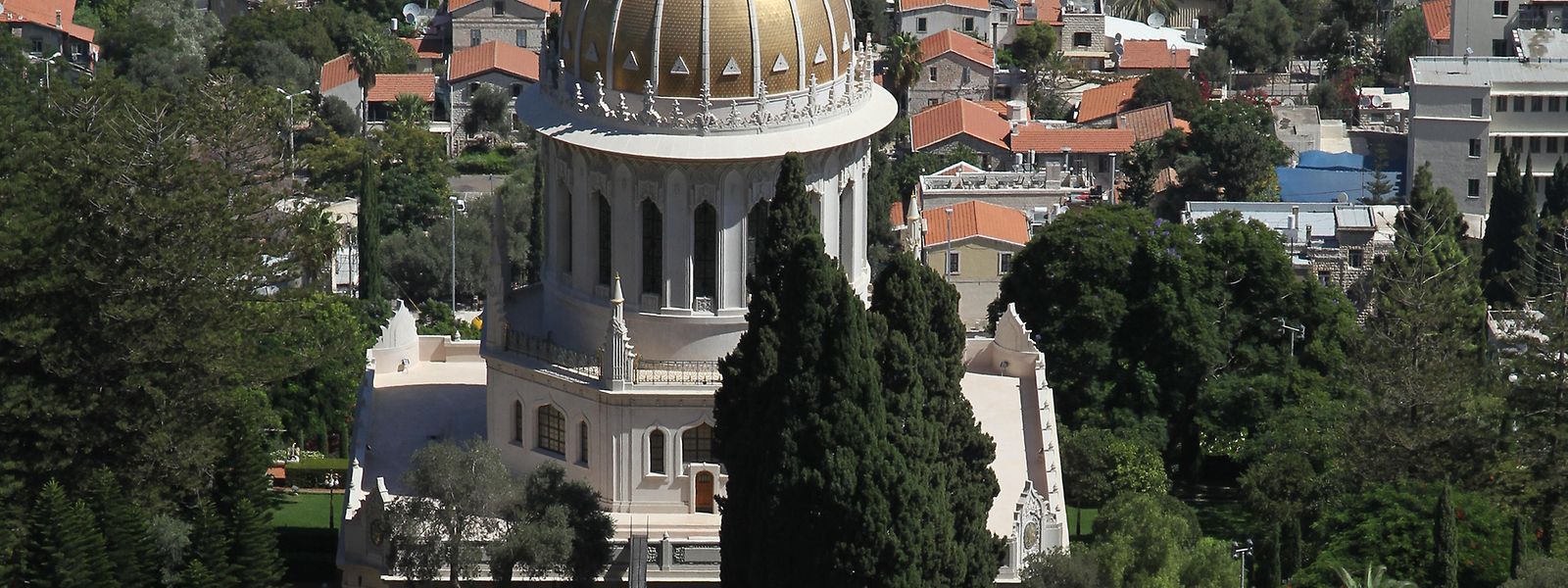 Israel ist das Zentrum der Bahá'í: Der Schrein des Bab und die imposante Gartenanlage prägen das Stadtbild von Haifa.