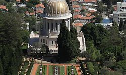 Der Schrein des Bab und die imposante Gartenanlage prägen das Stadtbild von Haifa.