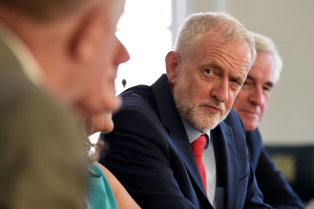«C'est un scandale et une menace pour notre démocratie», a réagi Jeremy Corbyn.