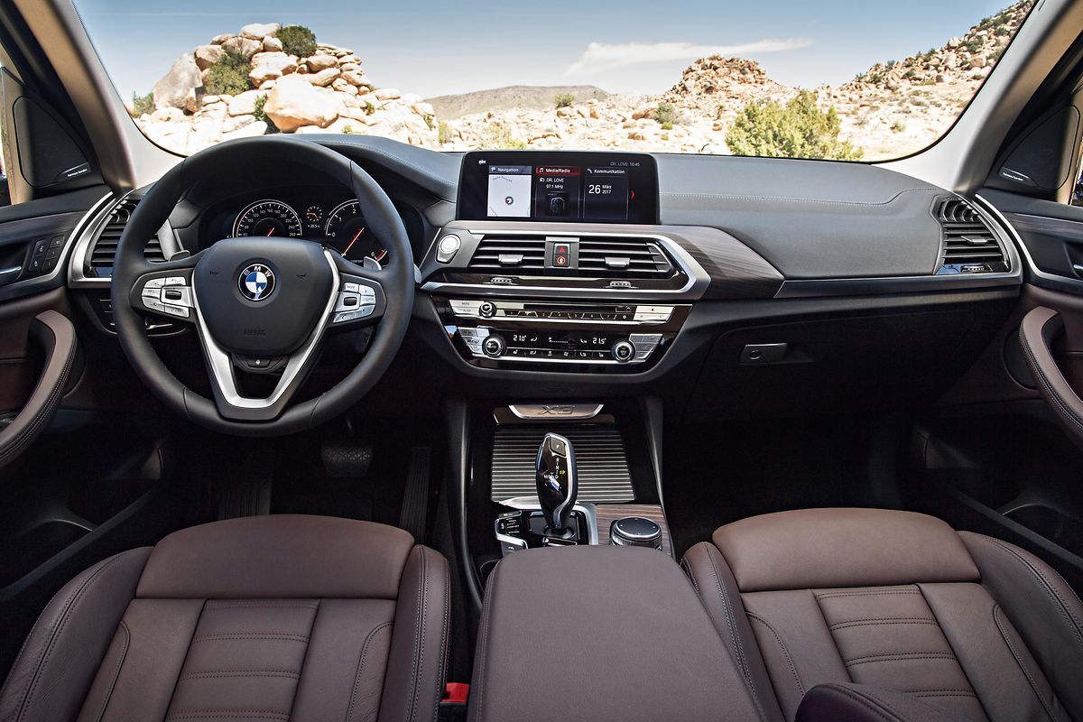 Das X3-Cockpit präsentiert sich BMW-typisch funktional und überzeugt auch in Sachen Material- und Verarbeitungsqualität.