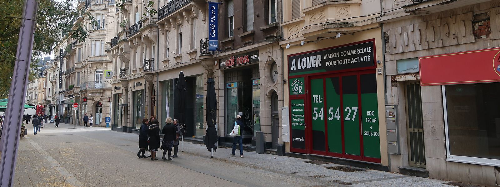Noch steht in großen Buchstaben "à louer" am 125, Rue de l'Alzette. In den kommenden Monaten soll dort ein Restaurant, das von Flüchtling betrieben wird, öffnen.  