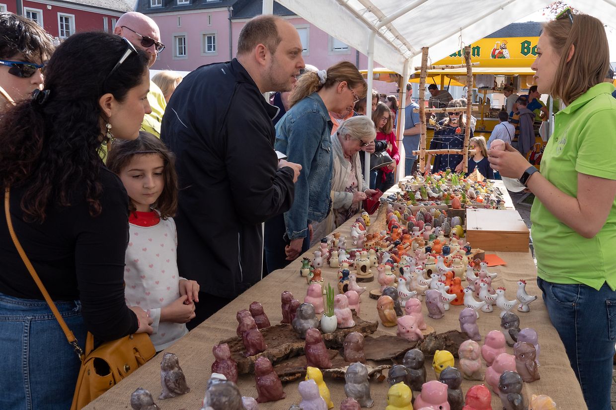 Strahlender Sonnenschein, Hunderte Besucher und eine große Auswahl an Péckvillercher: die Émaischen in Nospelt. 