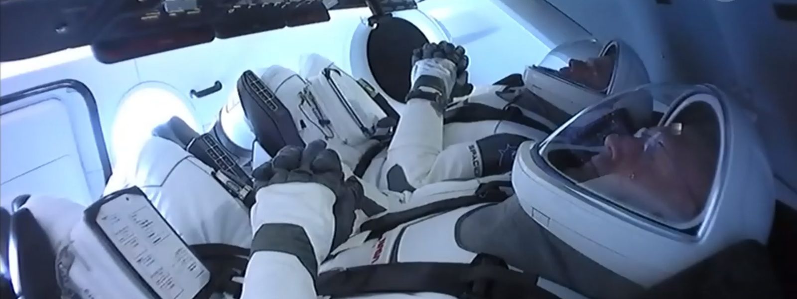 Bob Behnken et Doug Hurley sont les premiers astronautes à rejoindre l'ISS grâce à un véhicule d'une société privée
