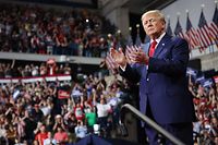 (FILES) In this file photo taken on September 3, 2022, former US President Donald Trump speaks to supporters at a rally to support local candidates in Wilkes-Barre, Pennsylvania. - A US judge on September 5, 2022, granted Donald Trump's request for the appointment of a "special master" to independently review material seized in an FBI raid on his Florida home, dealing a blow to prosecutors. (Photo by SPENCER PLATT / GETTY IMAGES NORTH AMERICA / AFP)