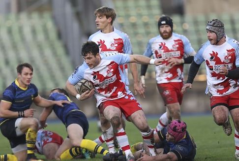 Das Sportwochenende in Bildern: Schlammschlachten und Hallenspiele