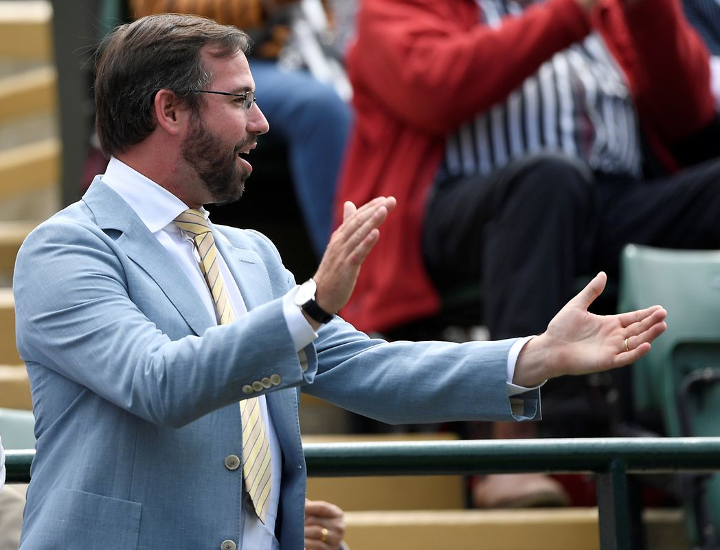 Erbgroßherzog Guillaume ist bereits vor dem Spiel hellauf begeistert.
