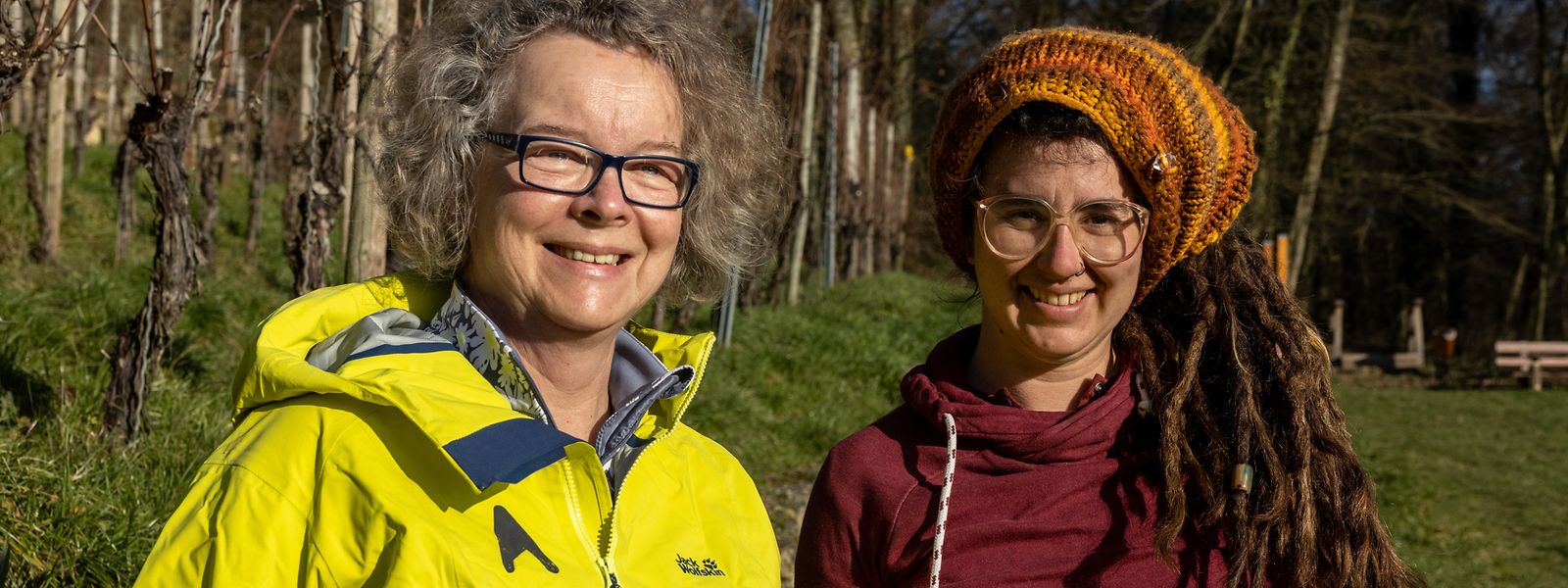 Wanderführerin Jutta Kanstein (links) und Winzerin Laurence Duhr: Die beiden wollen Kinder für den Weinbau und die Natur begeistern. 
