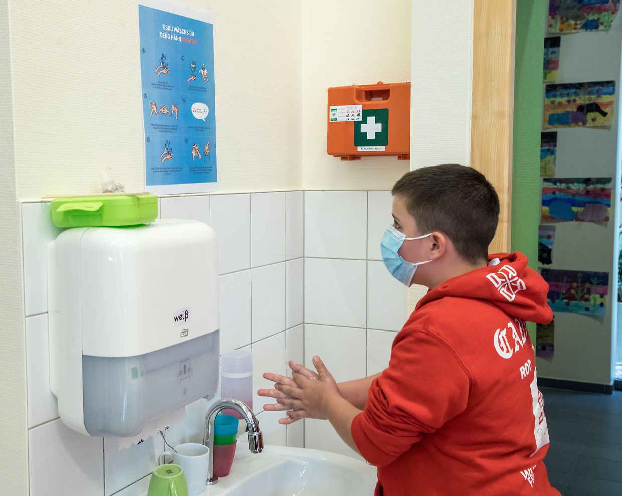 In der "Maacher Schoul" überwieg die Freude über den ersten richtigen Schultag nach der langen Corona-Pause. 