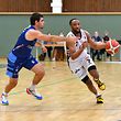 Milles Jackson-Cartwright, en blanc, Basket Esch, et Yann Besch , AB Contern. Basketball : Basket Esch - AB Contern, Total League. Centre Omnisports Henri Schmitz, Esch-sur-Alzette. Foto : Stéphane Guillaume
